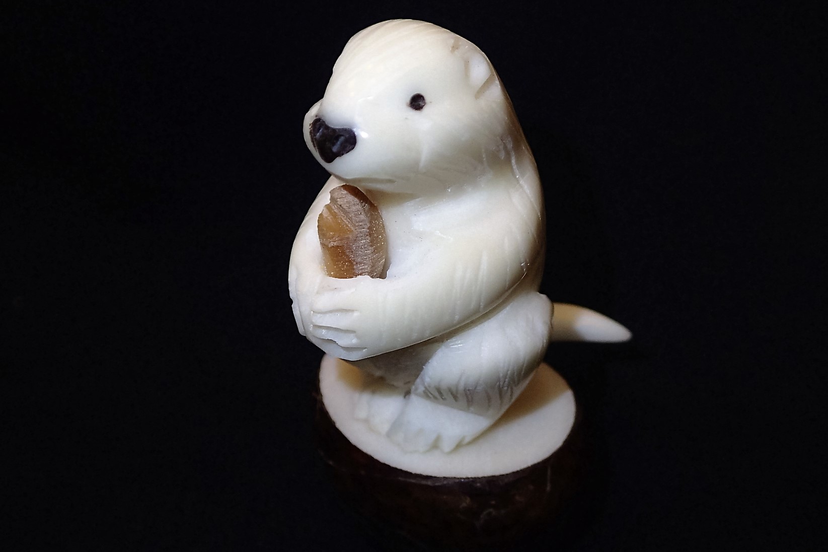 Otter (standing)